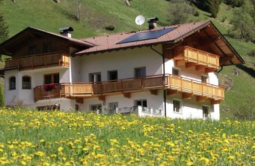 Ausservillgraten Apartment | Inviting Atmosphere with Wooden Decor - Rated 9.5/10