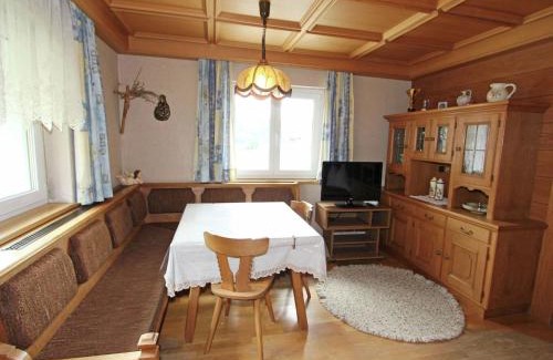 Ausservillgraten Apartment | Inviting Atmosphere with Wooden Decor - Rated 9.5/10