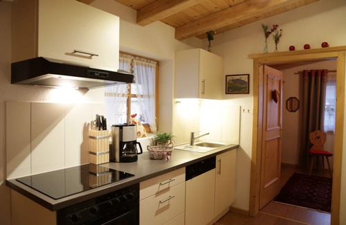 Stumm Apartment | Ideal Apartment in Central Location with Pool and Balcony