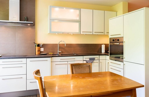 Pully Apartment | Family-Friendly Apartment in Pully with Kitchen Access