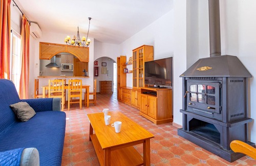 Alcaucin Apartment | Indulge in a Dream Vacation Apartment with Pool Access