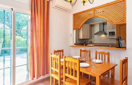 Alcaucin Apartment | Indulge in a Dream Vacation Apartment with Pool Access