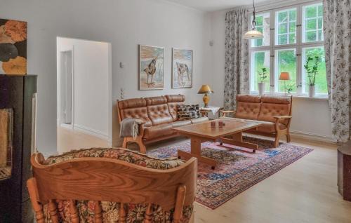Alingsas Apartment | Pet-Friendly Oceanfront Apartment in Alingss - 4 Star Stay