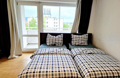 Auerbach Apartment | Scenic Auerbach Apartment with Balcony and Mountain Views