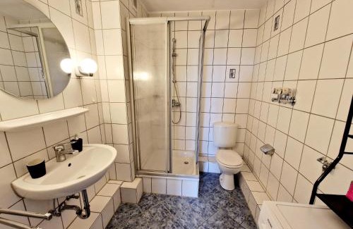 Auerbach Apartment | Scenic Auerbach Apartment with Balcony and Mountain Views
