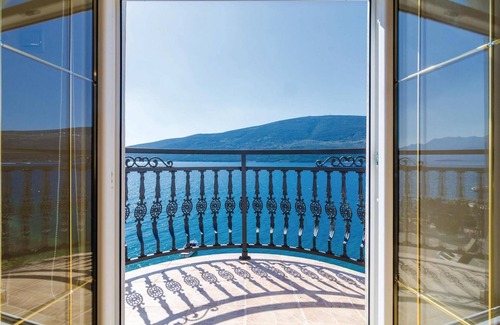 Baosici Apartment | Pet-Friendly Retreat with Ocean View near Baosici Beach