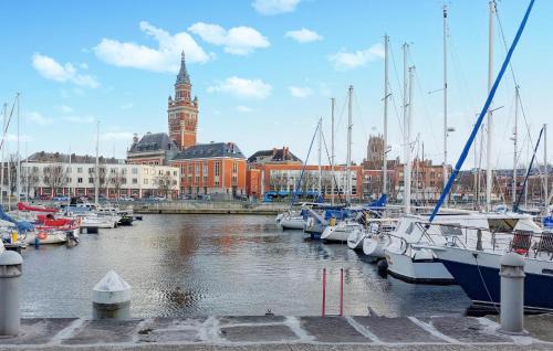 Bray-Dunes Apartment | Cozy Apartment In Bray-Dunes With Wifi
