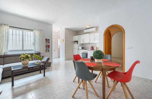 L'Alfas del Pi Apartment | Comfortable 2-Bedroom Retreat in Cautivador with Pool