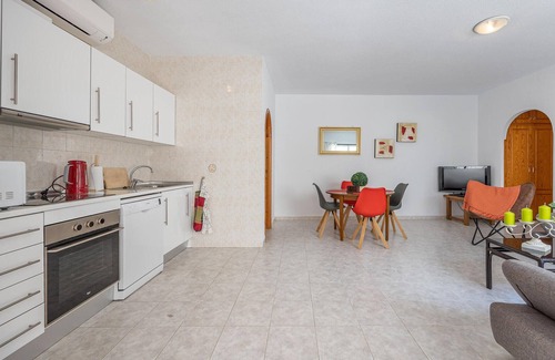 L'Alfas del Pi Apartment | Comfortable 2-Bedroom Retreat in Cautivador with Pool