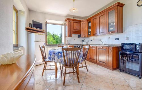 Carasco Apartment | Elegant Apartment in Carasco with Family-Friendly Kitchen