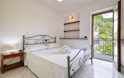 Carasco Apartment | Elegant Apartment in Carasco with Family-Friendly Kitchen