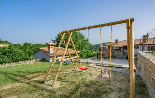 Gologorica Apartment | Lovely Apartment in Cerovlje with Family-Friendly Kitchen