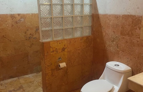 Downtown Holbox Apartment | Cozy apartment in charming Holbox with AC, WiFi cuarto en planta baja