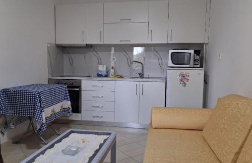 Delvine Apartment | Family-Friendly Apartment in Delvinë for Your Getaway