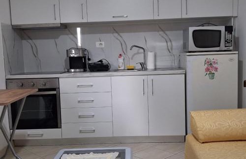 Delvine Apartment | Family-Friendly Apartment in Delvinë for Your Getaway