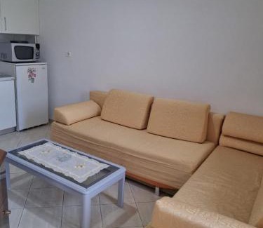 Delvine Apartment | Family-Friendly Apartment in Delvinë for Your Getaway