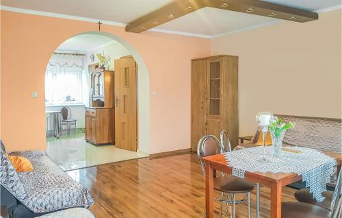 Drawno Apartment | Cozy Apartment in Dominikowo with Kitchen for Families