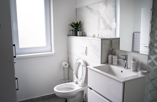 Dumbravita Apartment | Inviting Apartment in Dumbravita - Child Friendly & Rated 10/10