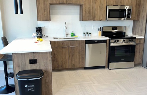 Birmingham Apartment | Cozy apartment in fabulous Birmingham with fitness room, Pool, and Game Room