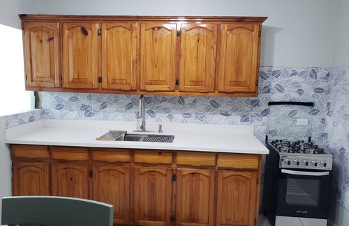 Molynes Gardens Apartment | Comfortable Kingston Apartment Near Business District