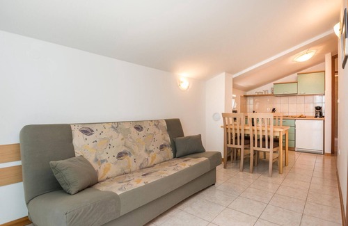 Kozino Apartment | Comfortable 3 Bedroom Retreat with Oceanfront Views