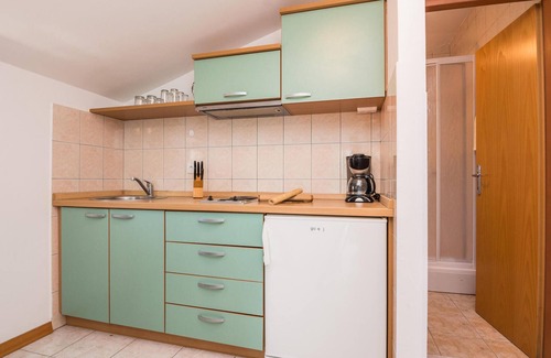 Kozino Apartment | Comfortable 3 Bedroom Retreat with Oceanfront Views