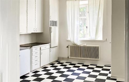 Kristinehamn Apartment | Cozy Kristinehamn Apartment with Kitchen and Pet-Friendly Perks