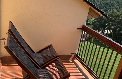 Alp Apartment | Charming Apartment in La Molina with Lake View & Pet Friendly