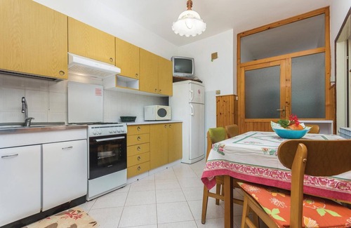 Lovrecica Apartment | Cozy Apartment by the Sea in Lovre with Ocean View