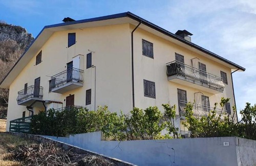 Valle del Sole Apartment | Inviting Apartment in Pizzoferrato with Mountain View