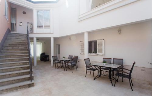 Omis Apartment | Inviting Podgrade Apartment with Jacuzzi and Family-Friendly Perks