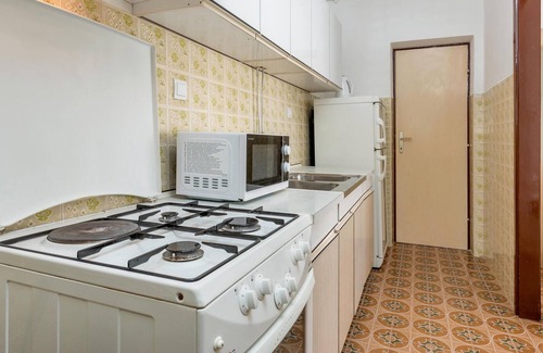 Vintijan Apartment | Spacious 3 Bedroom Retreat with Oceanfront Views in Pula