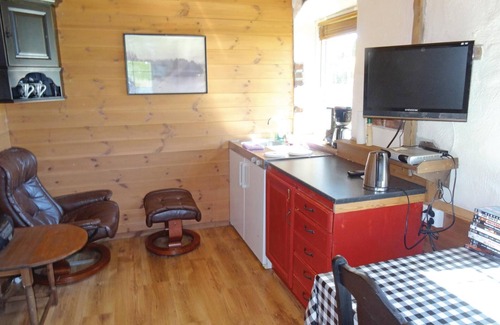 Sandnes Apartment | Charming Vacation Home by Lake Bråstein with Spa & Breakfast