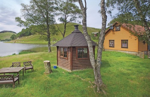 Sandnes Apartment | Charming Vacation Home by Lake Bråstein with Spa & Breakfast