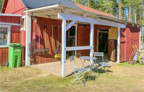 Skarblacka Apartment | Cozy Apartment in Skärblacka with Hot Tub & Kitchen