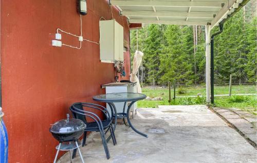Skarblacka Apartment | Cozy Apartment in Skärblacka with Hot Tub & Kitchen