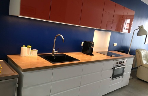 Valaar Hotel | Impeccable Suburban Apartment Near Antwerp with Great Amenities