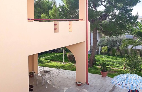 Taranto Apartment | Cozy Beachside Getaway with Spa and Child-Friendly Amenities
