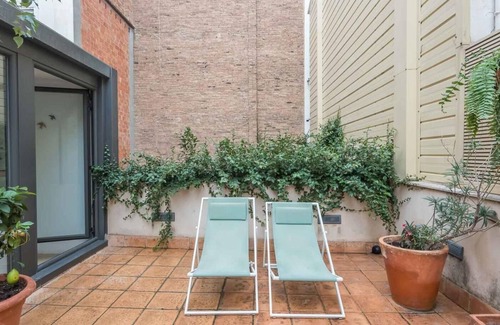 la Vila de Gracia Apartment | Inviting Apartment in the Heart of Gracia with Spa & More
