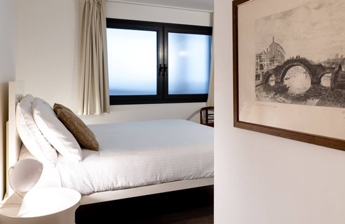 Tricolore Apartment | Inviting Apartment in Central Milan with Spa & Kitchen