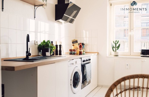 Magdeburg Apartment | Charming Central Apartment with Netflix and Breakfast