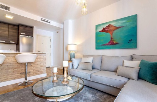 Historical Center Apartment | Welcoming City-Center Apartment with Spa and Breakfast