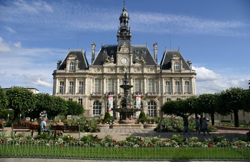 Limoges Apartment | Charming Apartment with Pool in the Heart of Limoges