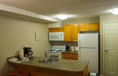 East Kootenay Apartment | Inviting Apartment with Pool and Hot Tub in Panorama