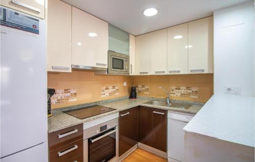 Torrevieja Apartment | Inviting Apartment in Torrevieja with Wifi and Pool Access
