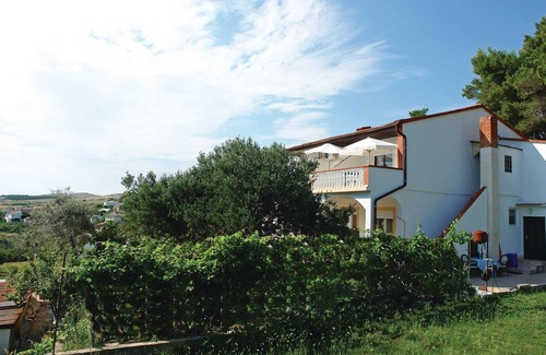 Vlasici Apartment | Charming 1 Bedroom Oceanfront Accommodation in Vlasici