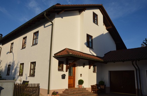 Forstern Apartment | Charming Apartment with Pool near Erding and Munich