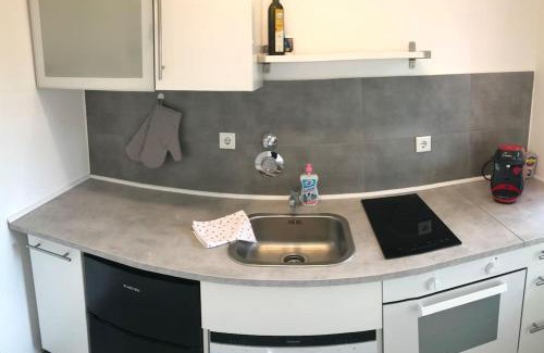 Ricklingen Apartment | Cozy Apartment near Maschsee, balcony, gardenview