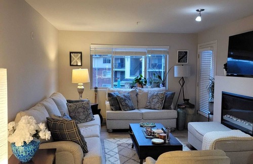Issaquah Highlands Apartment | Comfortable Apartment Steps from Marketplace & Bus Station