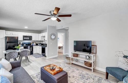 Oak Haven Apartment | Pet-Friendly Apartment on Peaceful Shaded Street